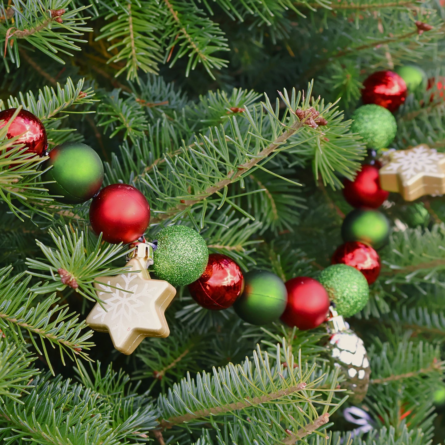 Christmas Garland – Balls and Stars, Shatterproof